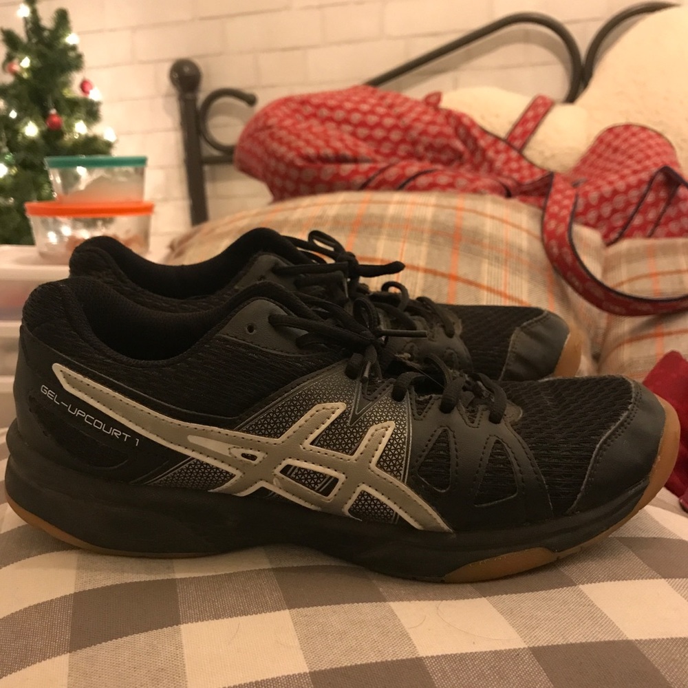 Volleyball shoes